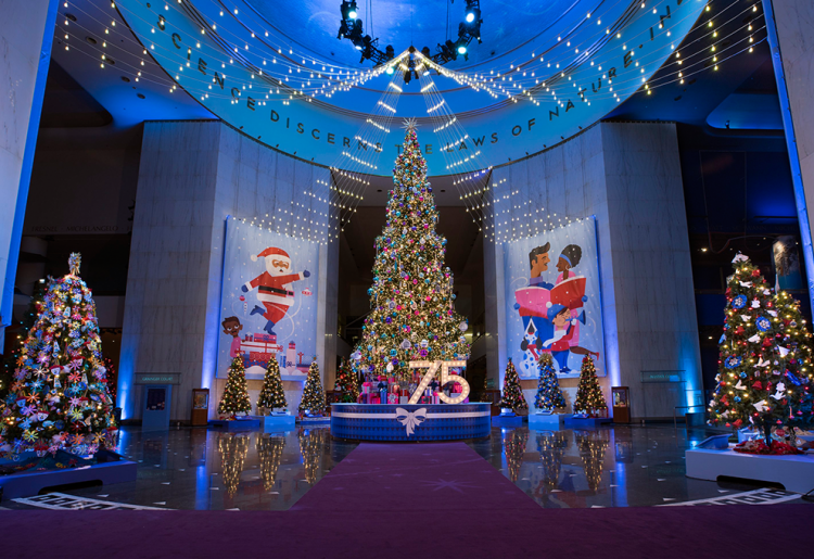 Nigeria Tree Added To This Year's Christmas Around The World Exhibition | Eko Pearl Towers